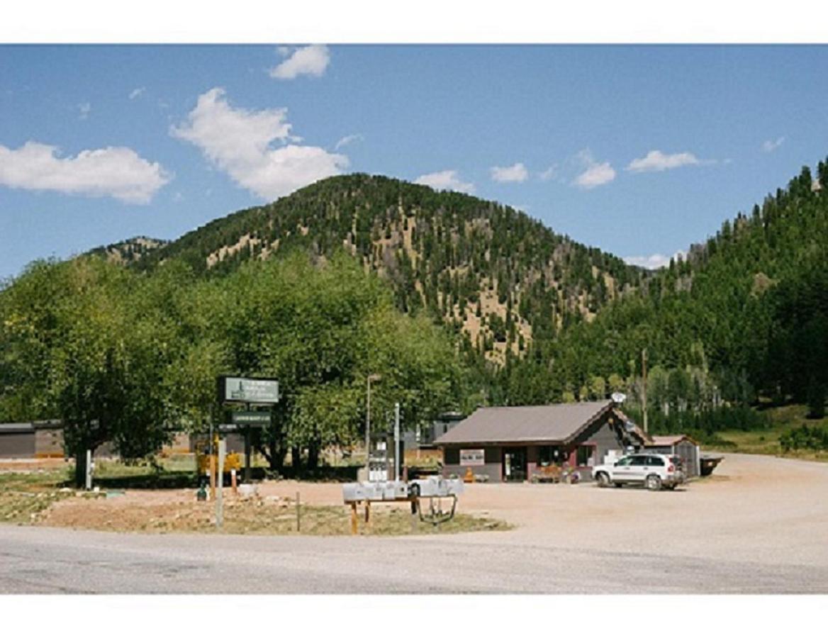 Terra Nova Cabins West Yellowstone Exterior photo